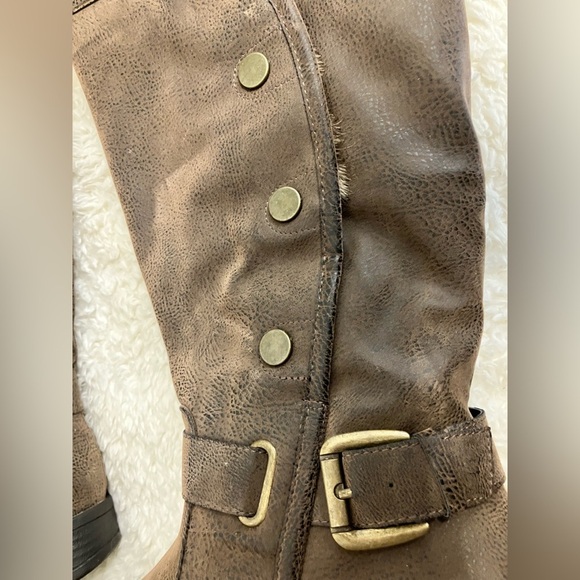 EUC Like New! Axxiom Brown Heeled Boots Faux Leather Side Zipper & Snaps Sz 7.5 - Picture 4 of 10